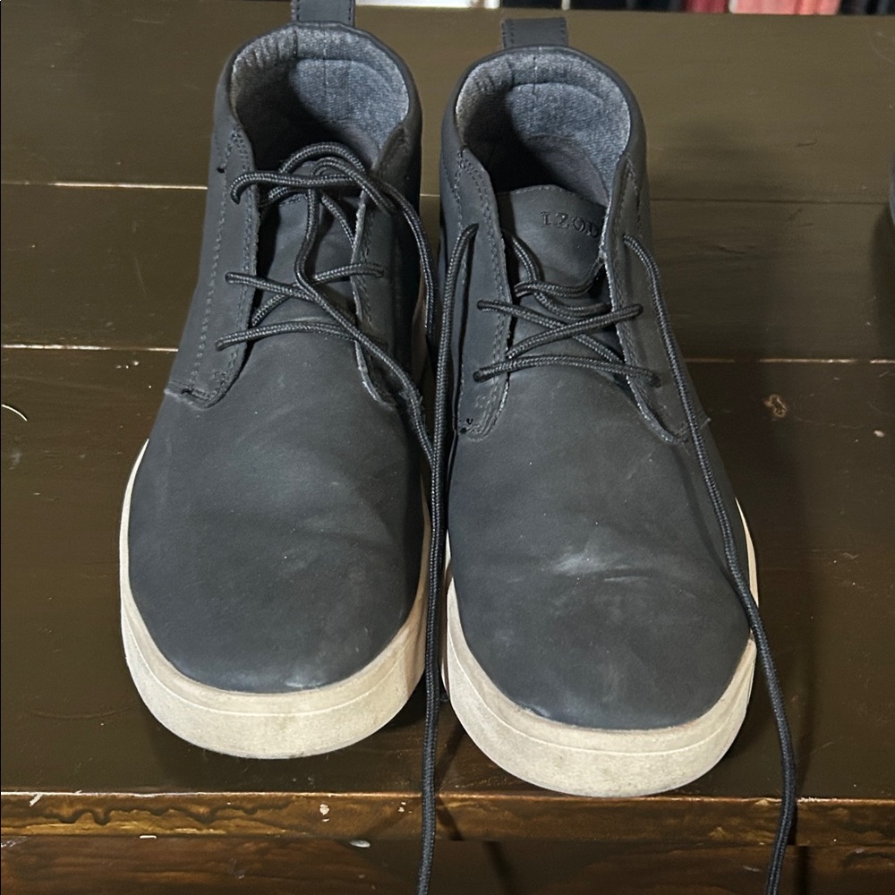 Izod Palmer Black Chukka Boots with White Sole